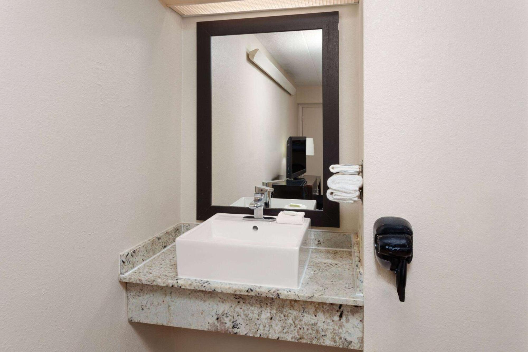 Travelodge By Wyndham Peoria Exteriér fotografie