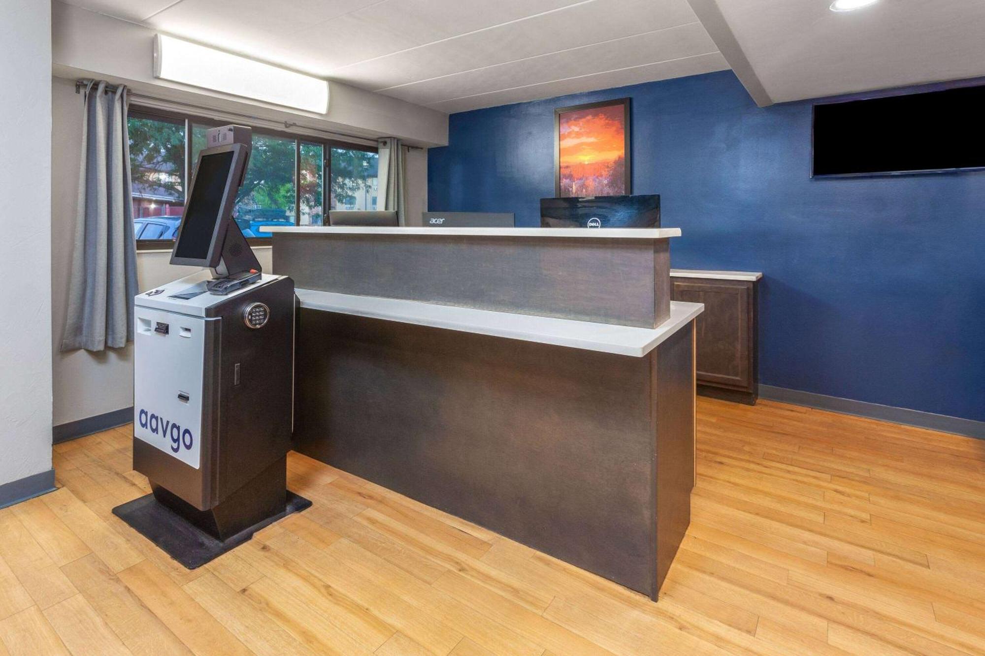 Travelodge By Wyndham Peoria Exteriér fotografie